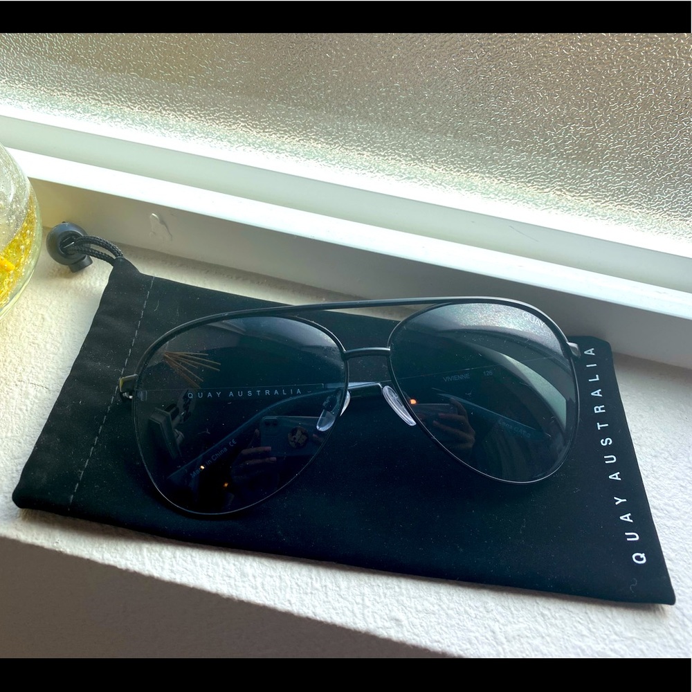 QUAY black sunnies